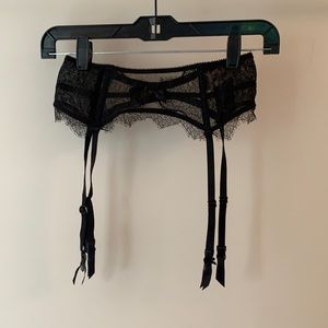 Victoria’s Secret garter belt xs/s NWT